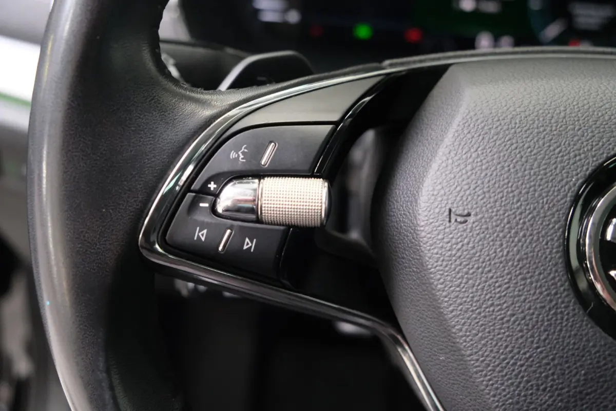 1.0 e-TSI Business Edition Plus Automaat - N.A.P. Airco, Cruise, Navi, PDC, Stoelverwarming, Carplay.