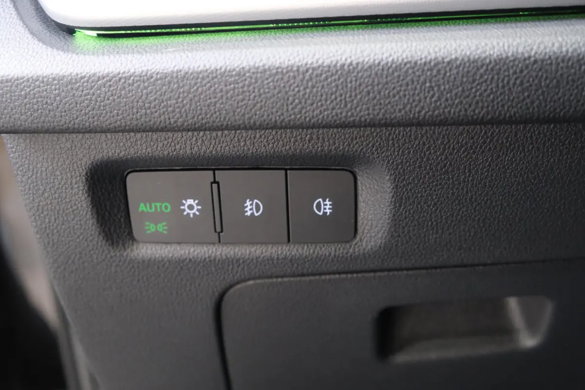1.0 e-TSI Business Edition Plus Automaat - N.A.P. Airco, Cruise, Navi, PDC, Stoelverwarming, Carplay.