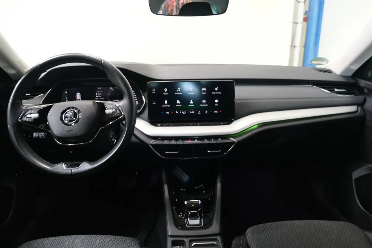 1.0 e-TSI Business Edition Plus Automaat - N.A.P. Airco, Cruise, Navi, PDC, Stoelverwarming, Carplay.