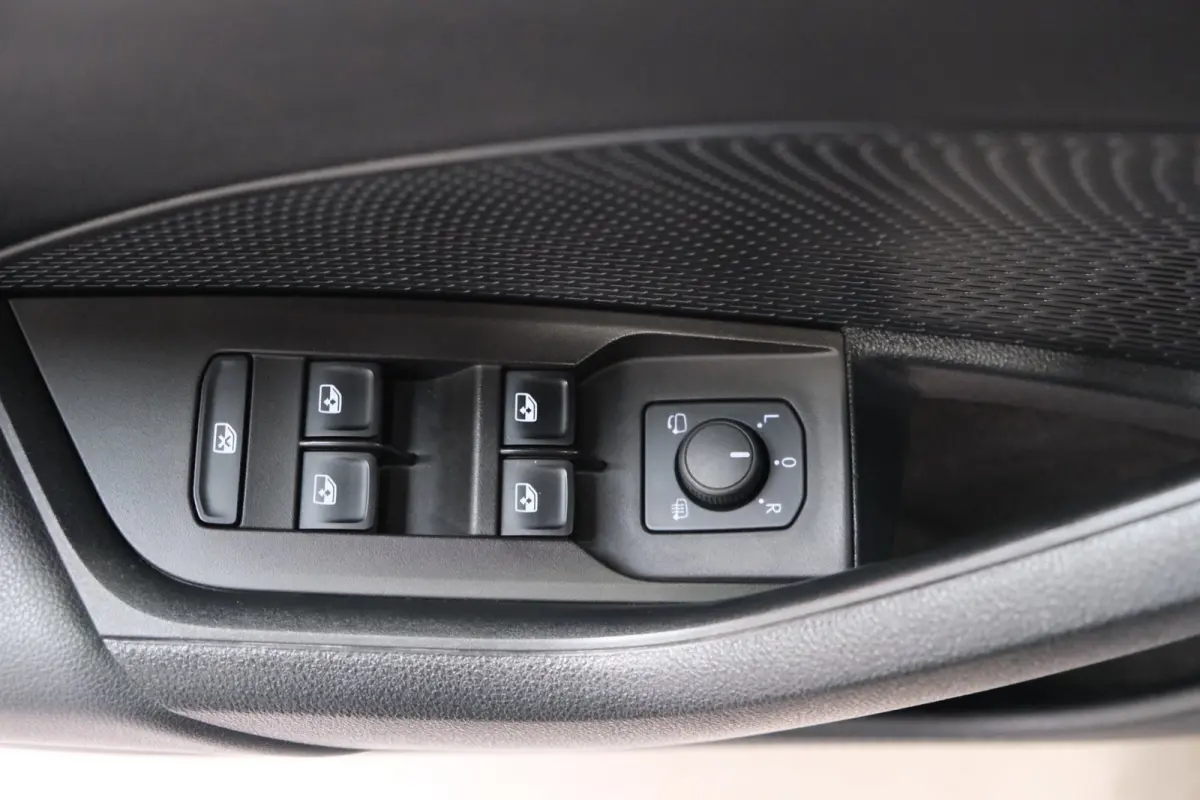 1.0 e-TSI Business Edition Plus Automaat - N.A.P. Airco, Cruise, Navi, PDC, Stoelverwarming, Carplay.