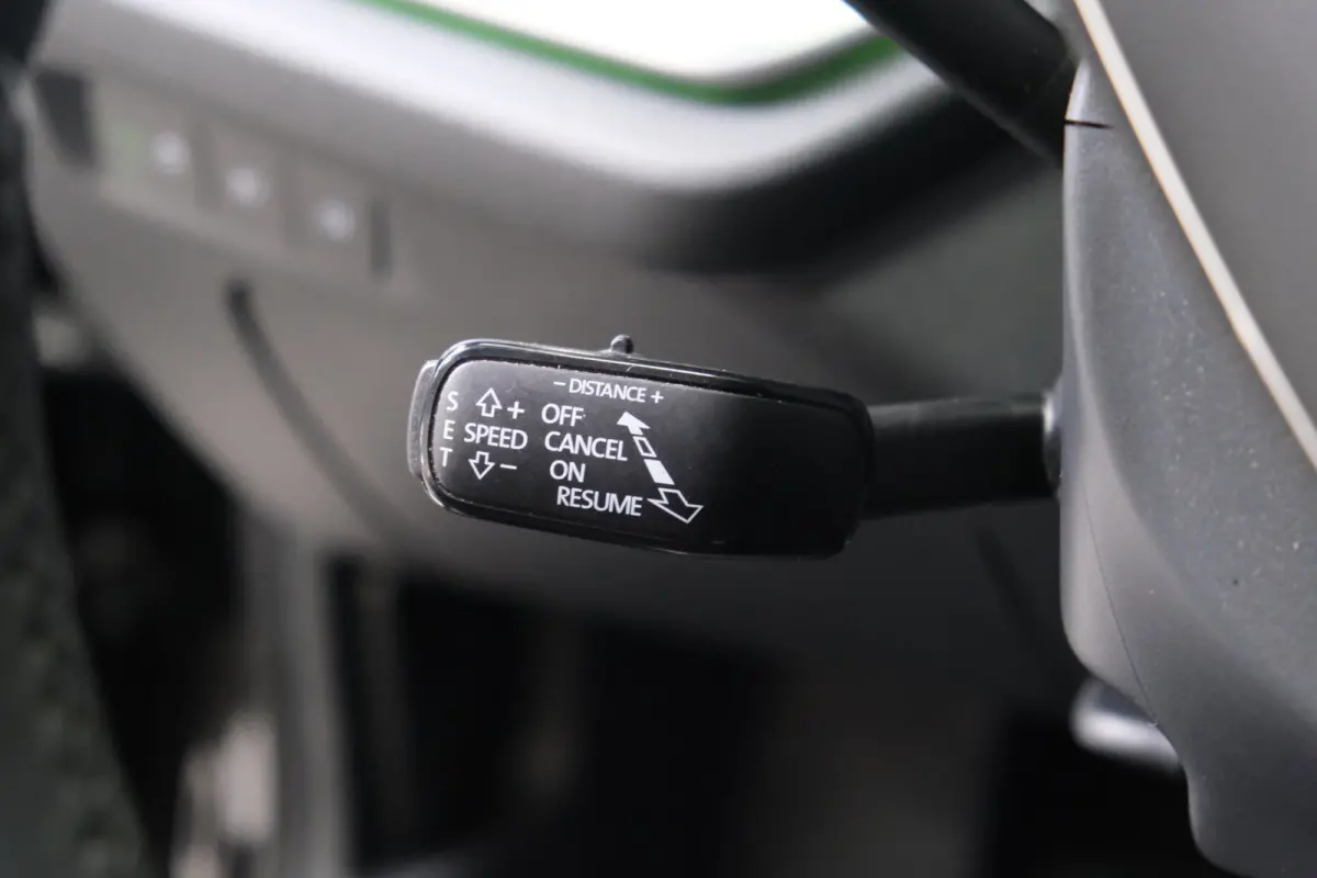 1.0 e-TSI Business Edition Plus Automaat - N.A.P. Airco, Cruise, Navi, PDC, Stoelverwarming, Carplay.
