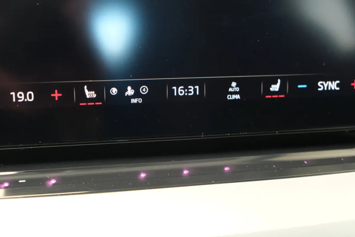 1.0 e-TSI Business Edition Plus Automaat - N.A.P. Airco, Cruise, Navi, PDC, Stoelverwarming, Carplay.