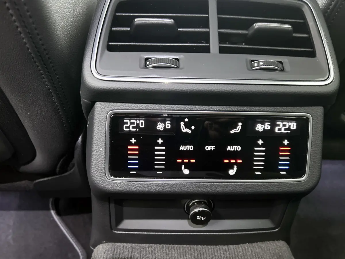 55 TFSI e quattro Pro Line S Competition(Dealer OnderH, Carplay, Stoel+Stuur VerW, Lane Assit, Head-up, Camera, Etc)