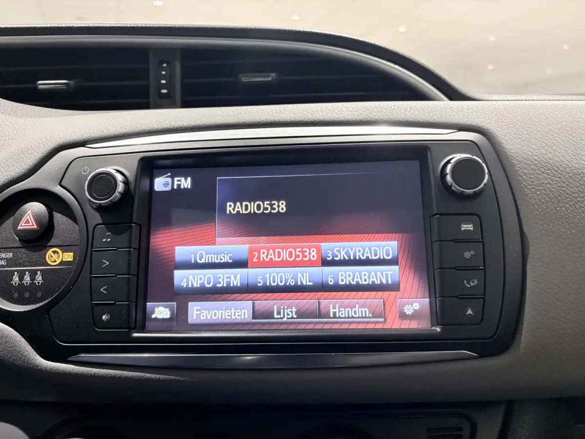1.0 VVT-i Business Plus Airco | Bluetooth | Lederen Stuurwiel | Navigatie | Stuurwiel Multifunctioneel