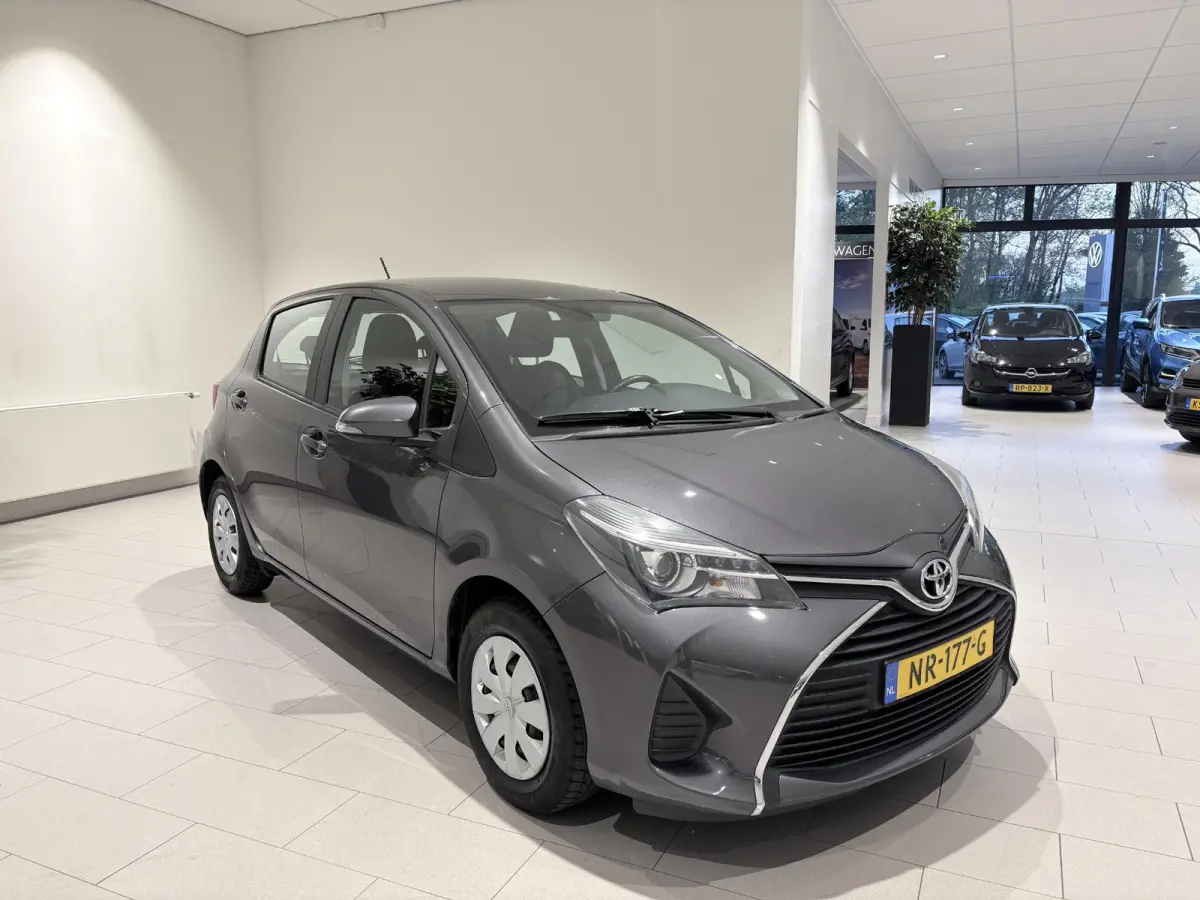 1.0 VVT-i Business Plus Airco | Bluetooth | Lederen Stuurwiel | Navigatie | Stuurwiel Multifunctioneel