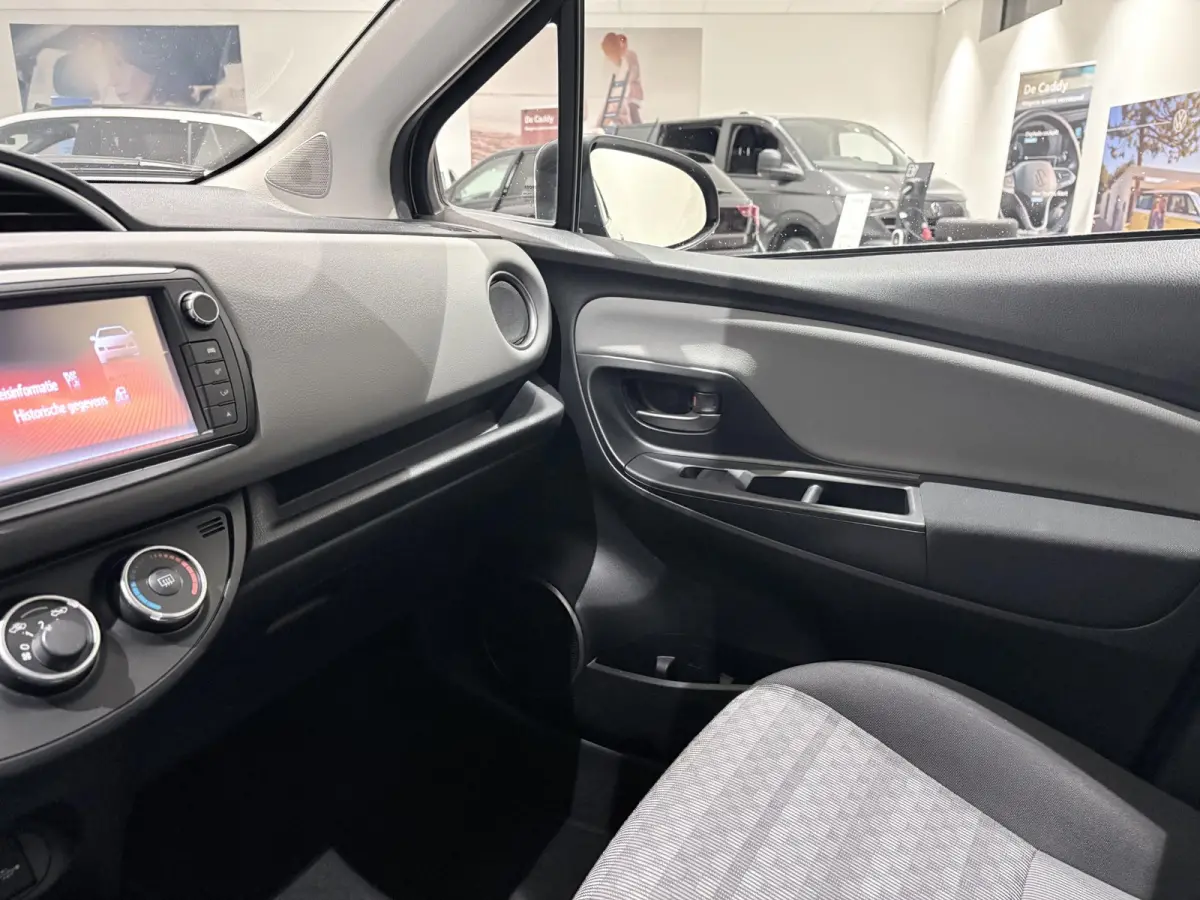 1.0 VVT-i Business Plus Airco | Bluetooth | Lederen Stuurwiel | Navigatie | Stuurwiel Multifunctioneel