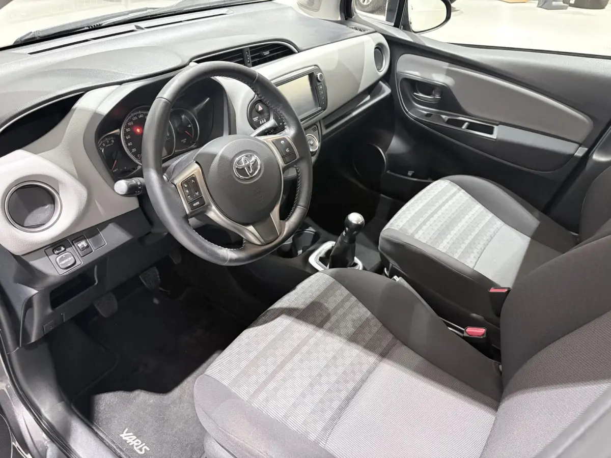1.0 VVT-i Business Plus Airco | Bluetooth | Lederen Stuurwiel | Navigatie | Stuurwiel Multifunctioneel