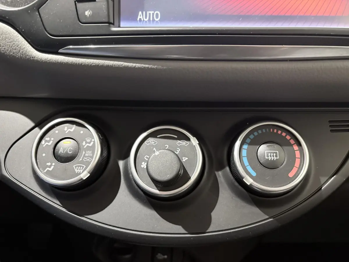 1.0 VVT-i Business Plus Airco | Bluetooth | Lederen Stuurwiel | Navigatie | Stuurwiel Multifunctioneel
