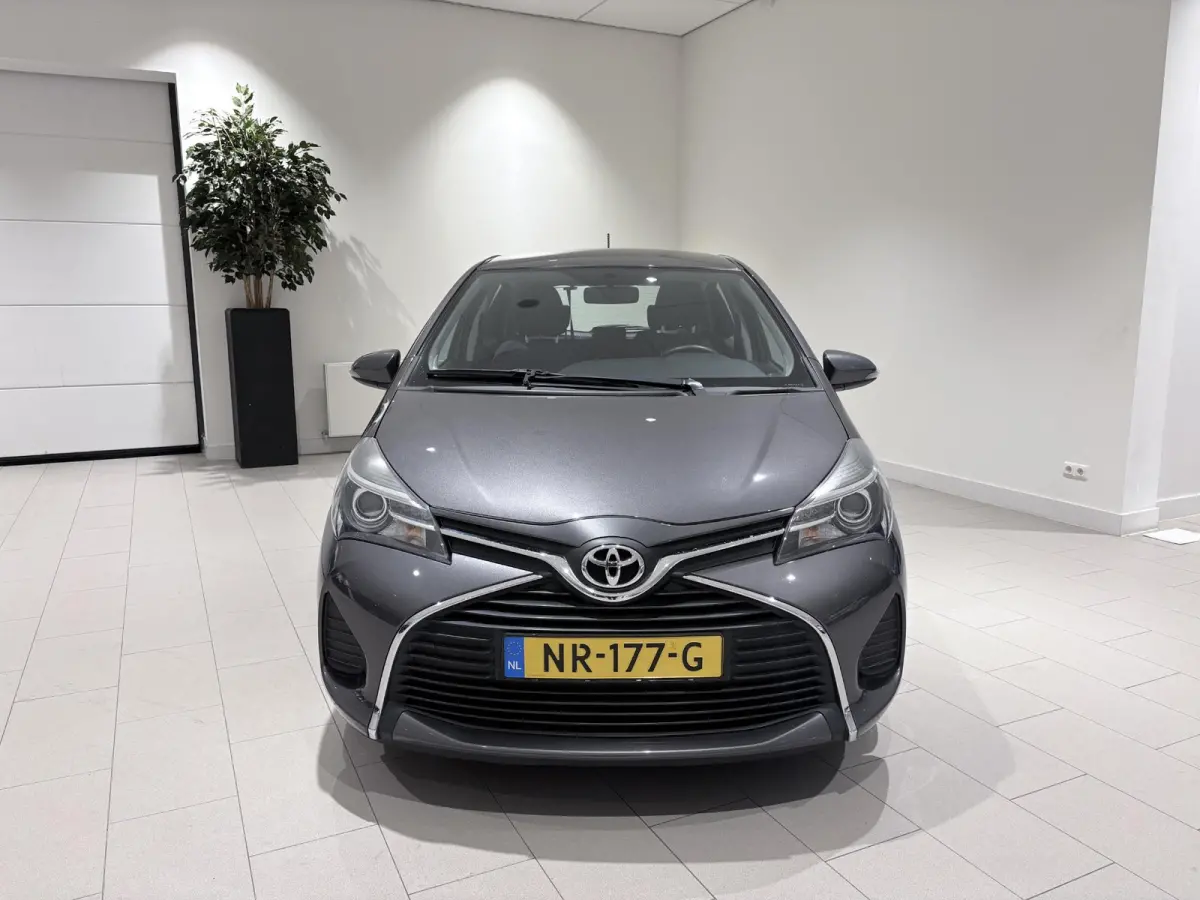 1.0 VVT-i Business Plus Airco | Bluetooth | Lederen Stuurwiel | Navigatie | Stuurwiel Multifunctioneel
