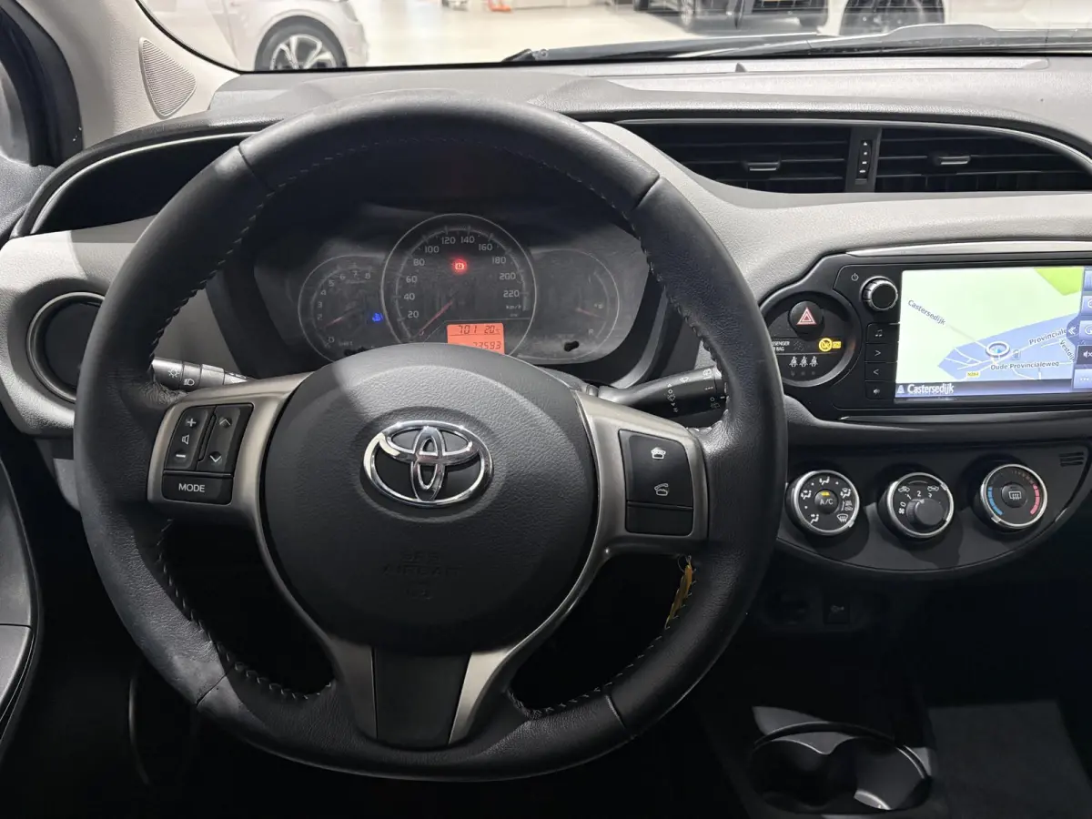 1.0 VVT-i Business Plus Airco | Bluetooth | Lederen Stuurwiel | Navigatie | Stuurwiel Multifunctioneel
