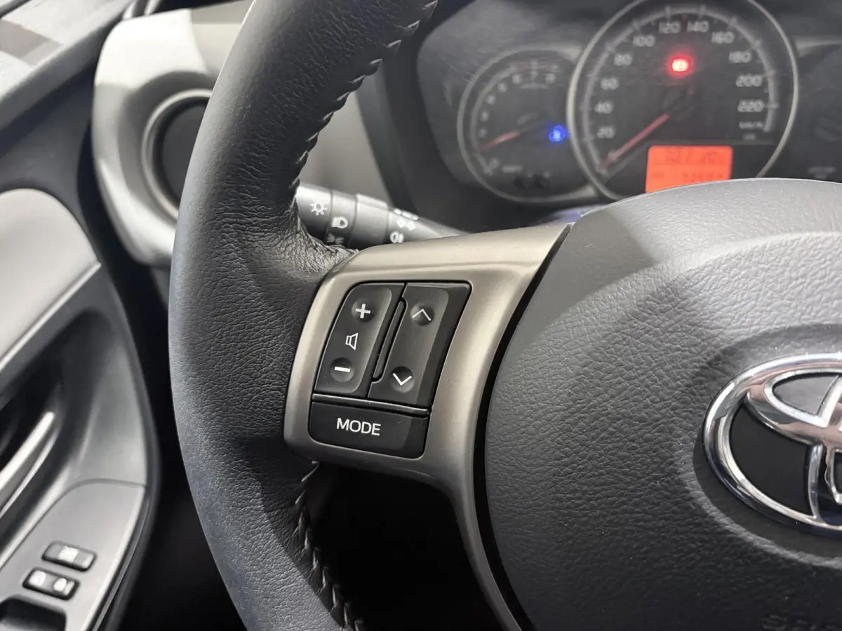 1.0 VVT-i Business Plus Airco | Bluetooth | Lederen Stuurwiel | Navigatie | Stuurwiel Multifunctioneel