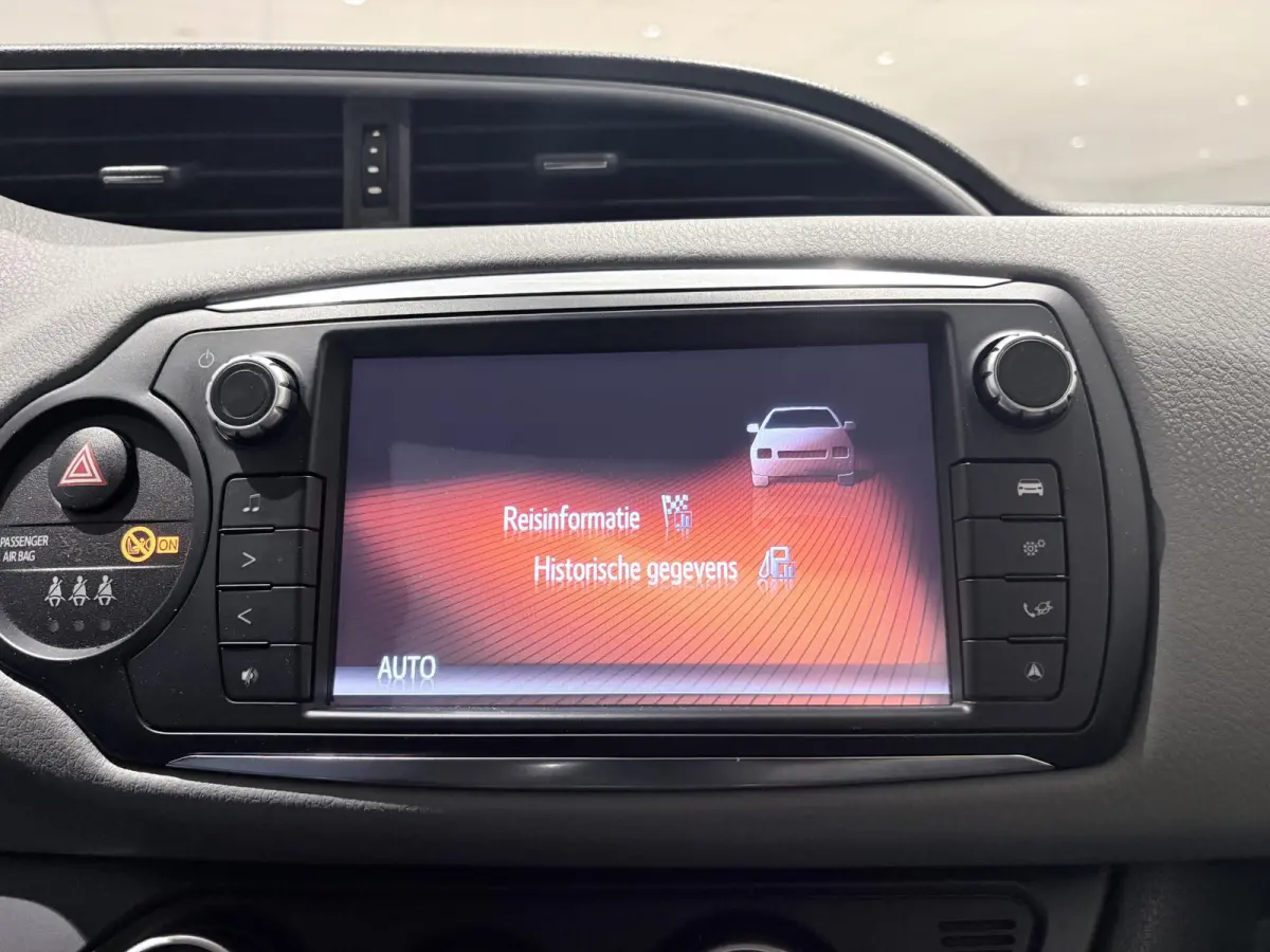 1.0 VVT-i Business Plus Airco | Bluetooth | Lederen Stuurwiel | Navigatie | Stuurwiel Multifunctioneel