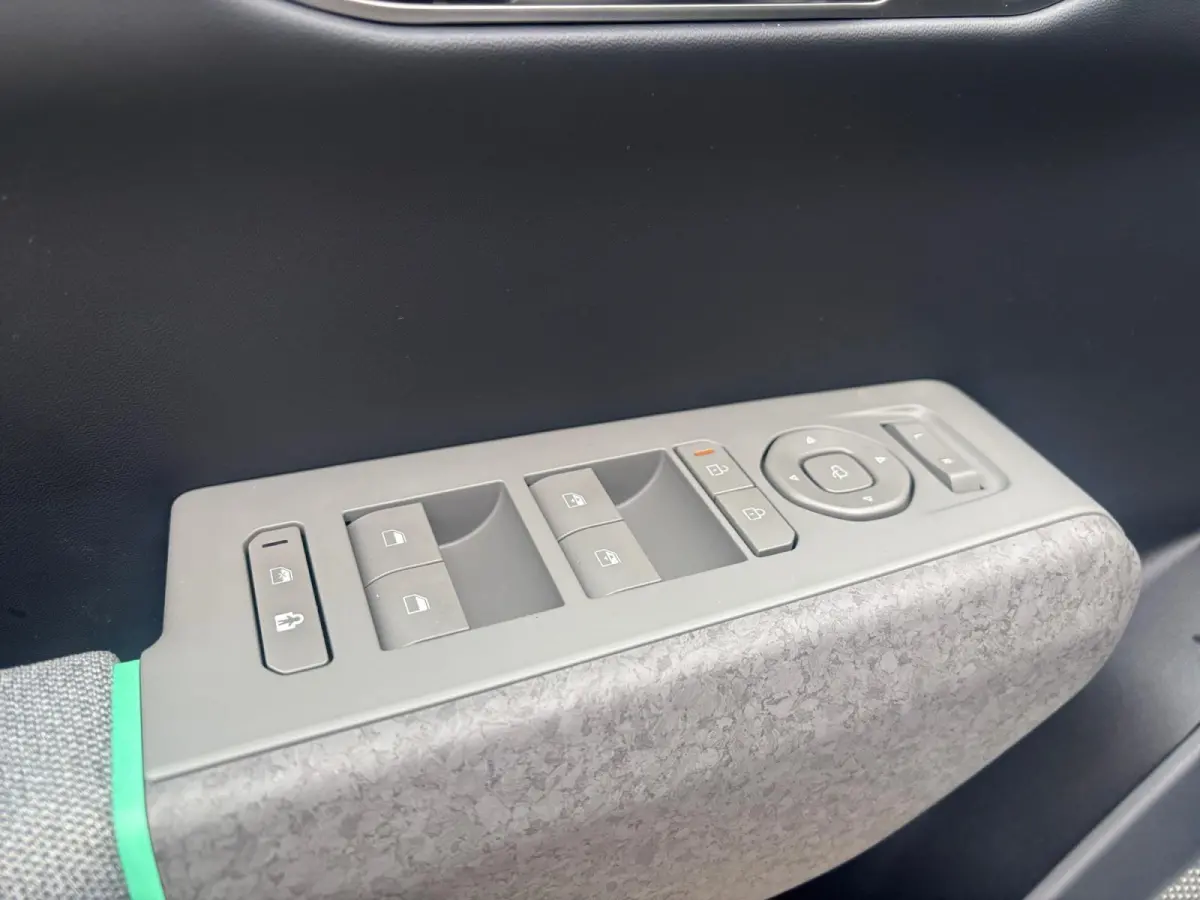 Plus Advanced 58.3 kWh Demonstratie auto | Schuifkanteldak | Achteruitrijcamera | Harmon Kardon |