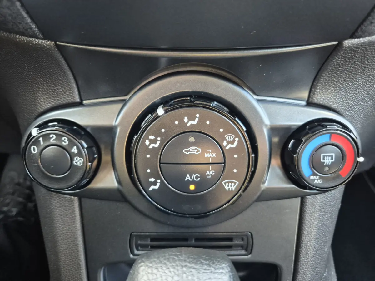 1.0 Style Ultimate,Automaat,Airco, Lm velgen,Parkeersensoren,slechts 36.000KM!!!!