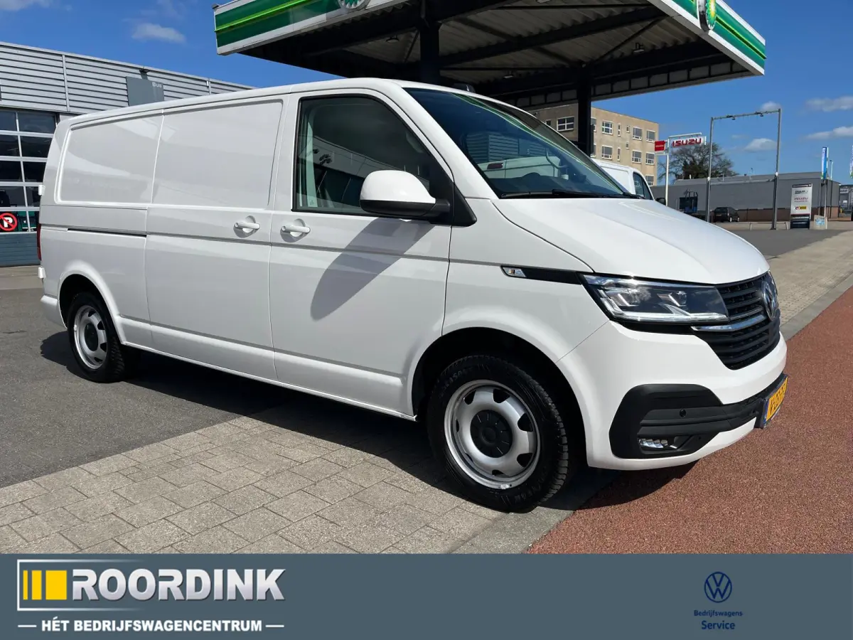 T6.1 150 pk DSG L2 - 3200 kg uit. Bumpers in kleur, LED , Trekhaak, Navi, stoelverwarming