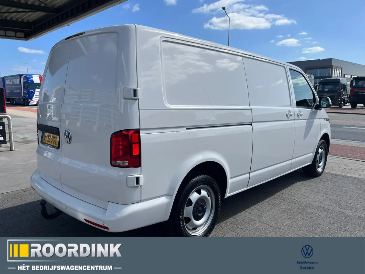 T6.1 150 pk DSG L2 - 3200 kg uit. Bumpers in kleur, LED , Trekhaak, Navi, stoelverwarming