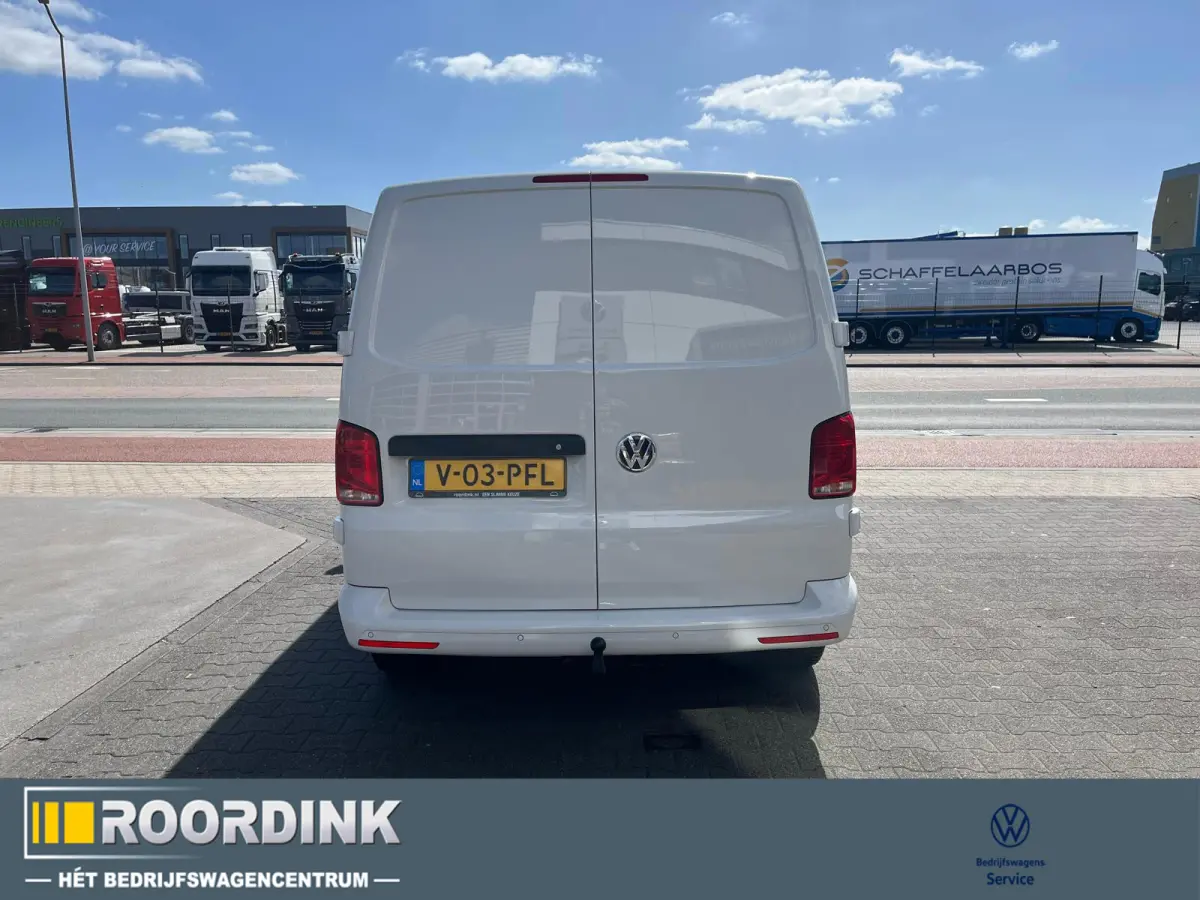 T6.1 150 pk DSG L2 - 3200 kg uit. Bumpers in kleur, LED , Trekhaak, Navi, stoelverwarming