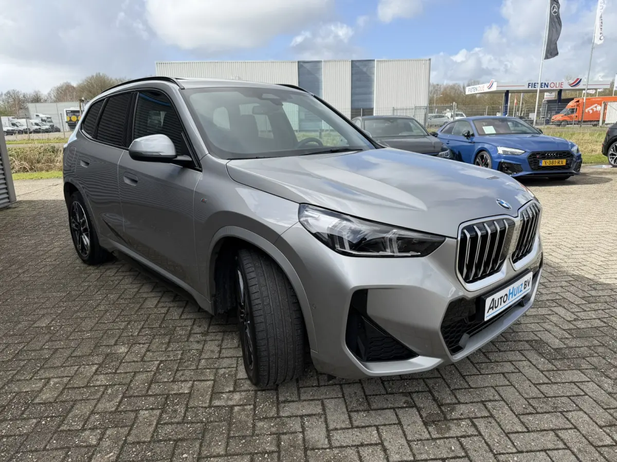 sDrive20i M Sport Premium Pakket Panoramadak Trekhaak Achteruitrijcamera Stoelverwarming Keyless Entry Carplay