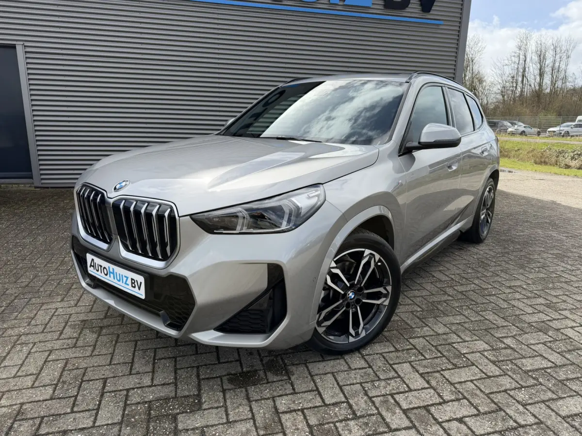 sDrive20i M Sport Premium Pakket Panoramadak Trekhaak Achteruitrijcamera Stoelverwarming Keyless Entry Carplay
