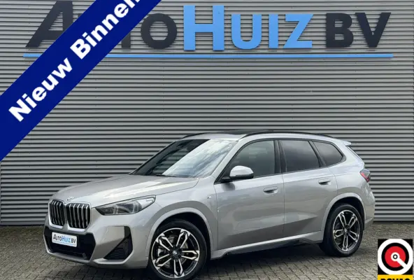 sDrive20i M Sport Premium Pakket Panoramadak Trekhaak Achteruitrijcamera Stoelverwarming Keyless Entry Carplay