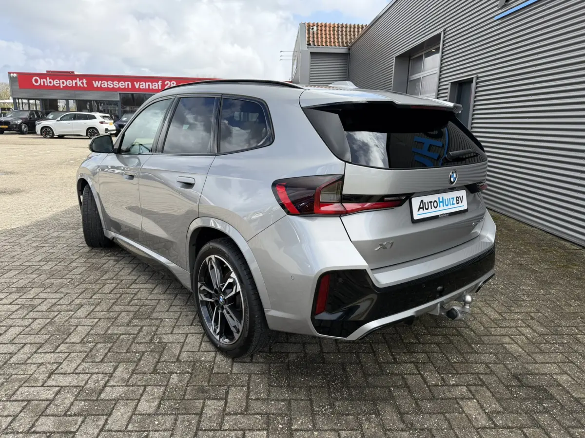 sDrive20i M Sport Premium Pakket Panoramadak Trekhaak Achteruitrijcamera Stoelverwarming Keyless Entry Carplay