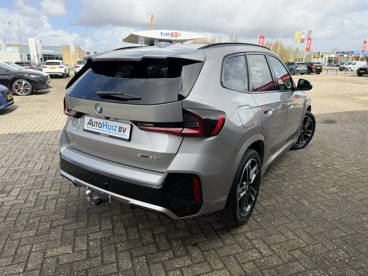 sDrive20i M Sport Premium Pakket Panoramadak Trekhaak Achteruitrijcamera Stoelverwarming Keyless Entry Carplay