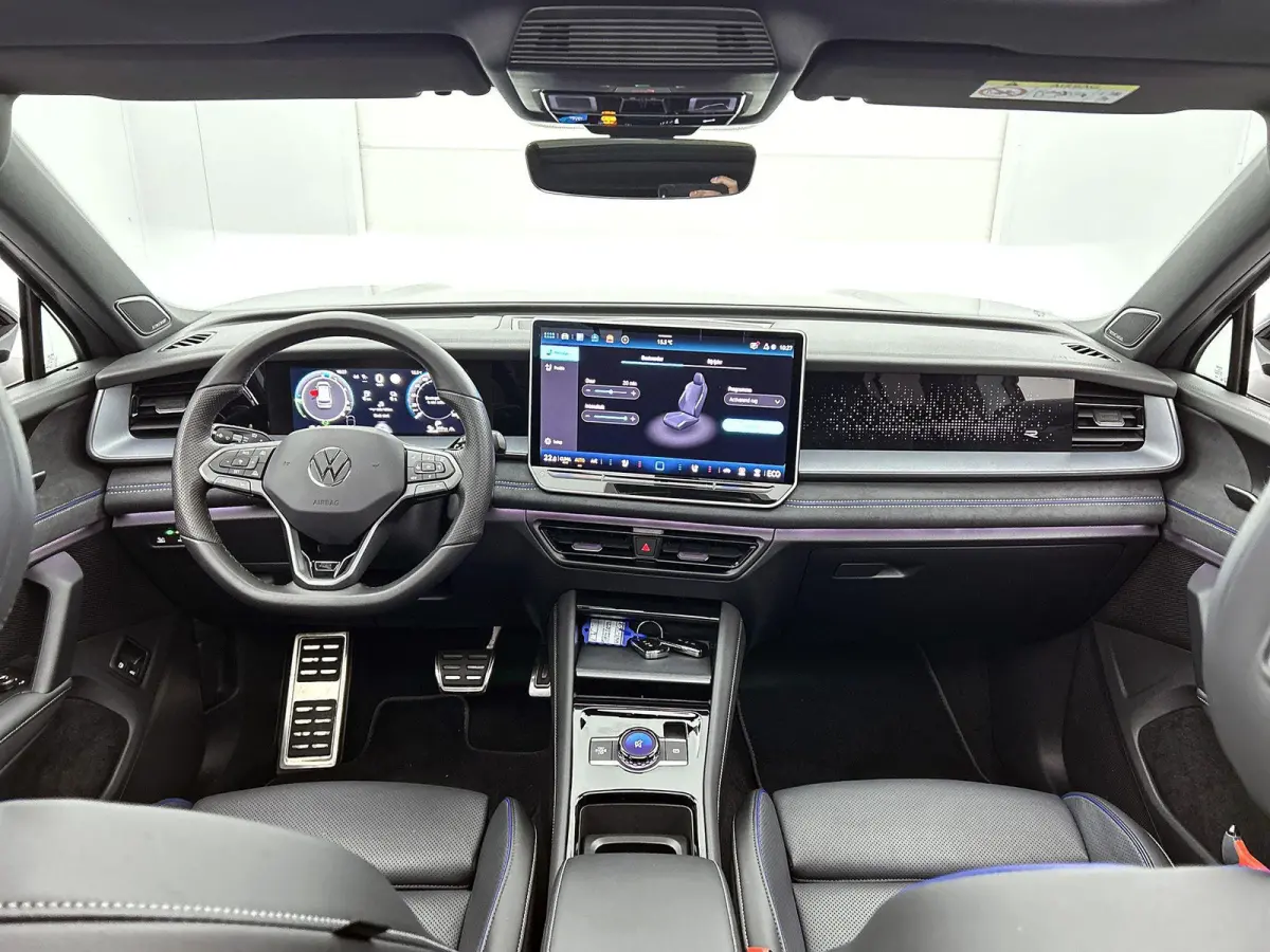 1.5 eHybrid R-Line Edition | SoH 97% | 272 PK | Automaat | Black Style | Lederen Interieur (Memory Seats) | 360* Camera (Helicopter View) | Head-Up Display | Harman-Kardon