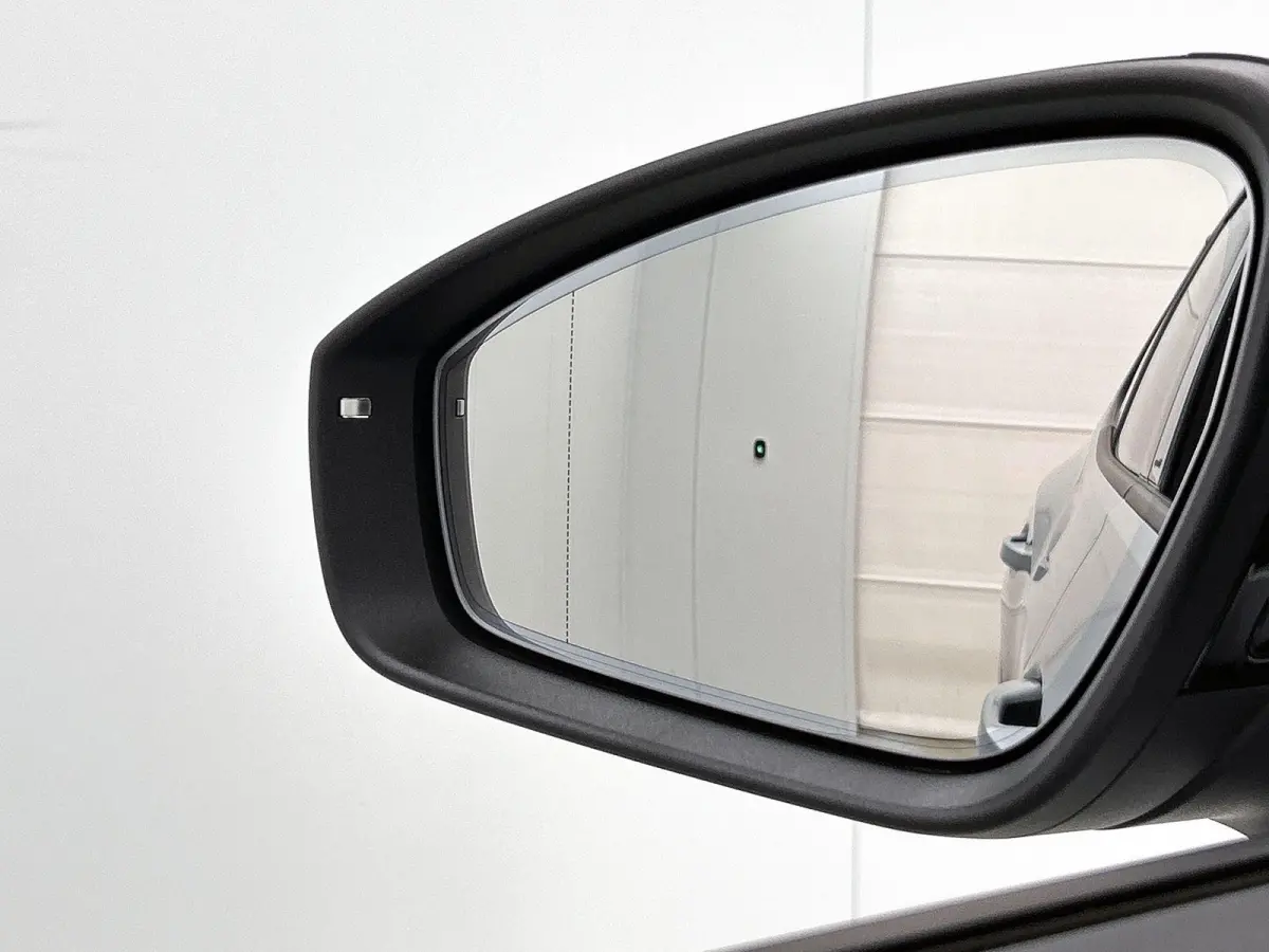 1.5 eHybrid R-Line Edition | SoH 97% | 272 PK | Automaat | Black Style | Lederen Interieur (Memory Seats) | 360* Camera (Helicopter View) | Head-Up Display | Harman-Kardon