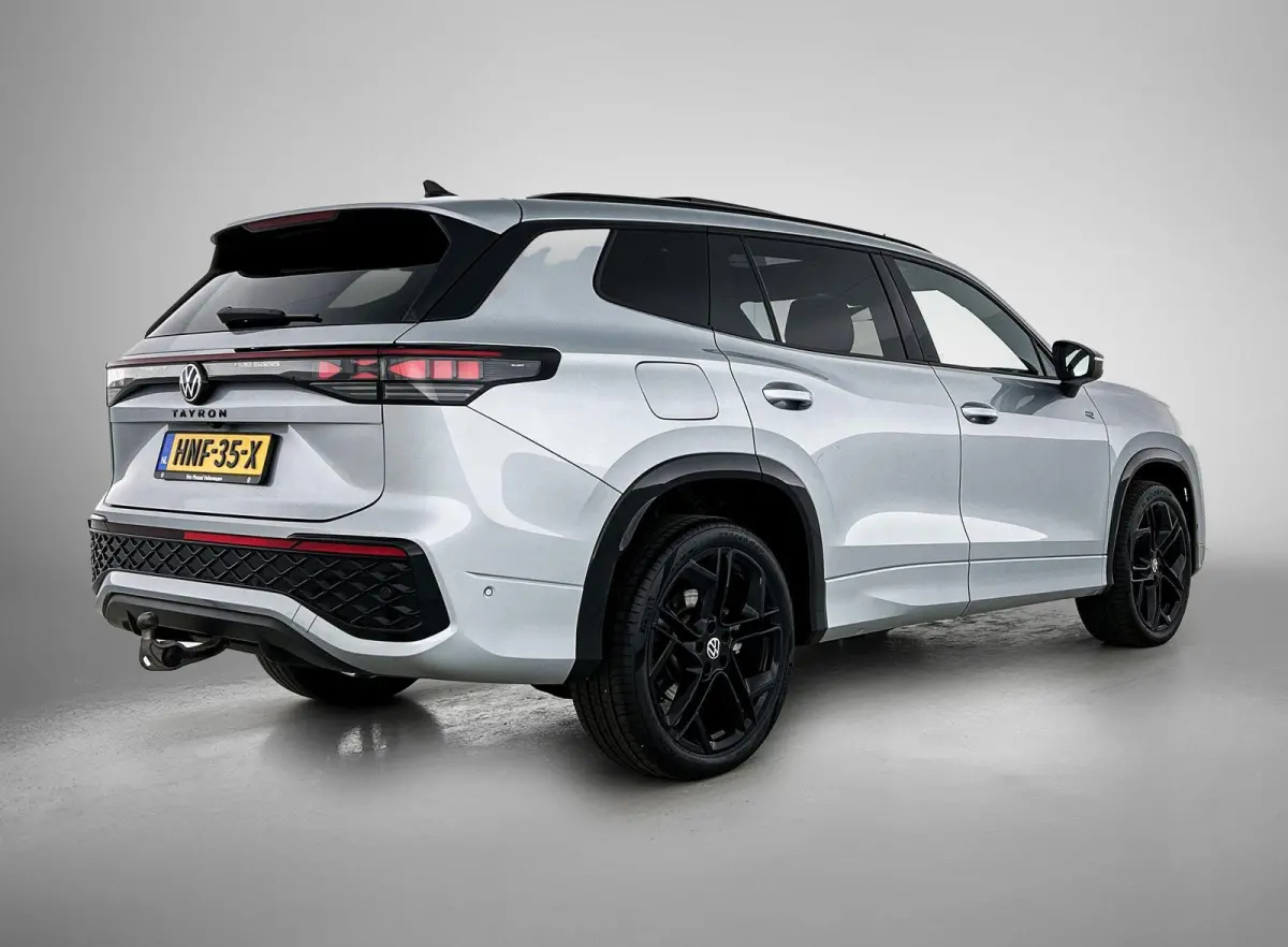1.5 eHybrid R-Line Edition | SoH 97% | 272 PK | Automaat | Black Style | Lederen Interieur (Memory Seats) | 360* Camera (Helicopter View) | Head-Up Display | Harman-Kardon