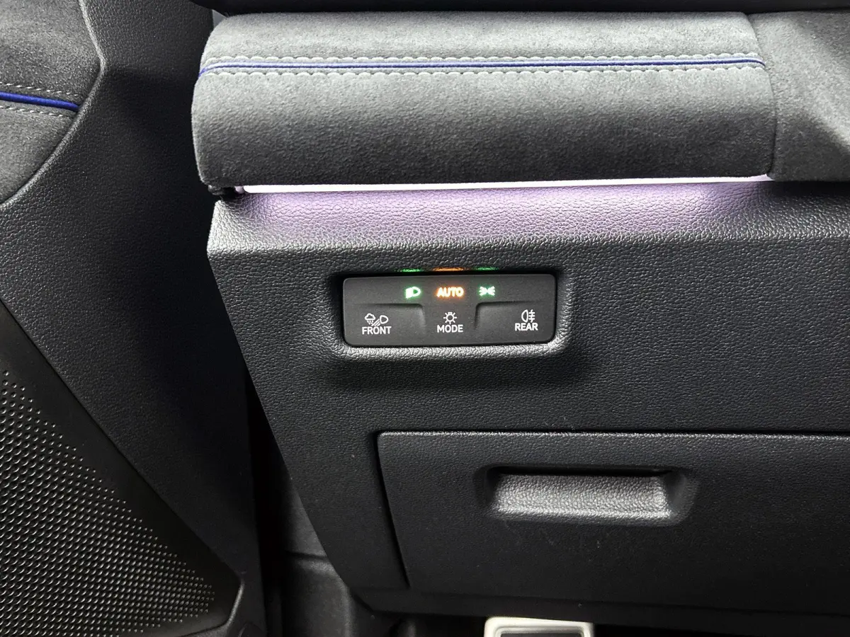 1.5 eHybrid R-Line Edition | SoH 97% | 272 PK | Automaat | Black Style | Lederen Interieur (Memory Seats) | 360* Camera (Helicopter View) | Head-Up Display | Harman-Kardon