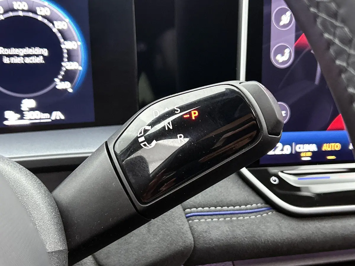 1.5 eHybrid R-Line Edition | SoH 97% | 272 PK | Automaat | Black Style | Lederen Interieur (Memory Seats) | 360* Camera (Helicopter View) | Head-Up Display | Harman-Kardon