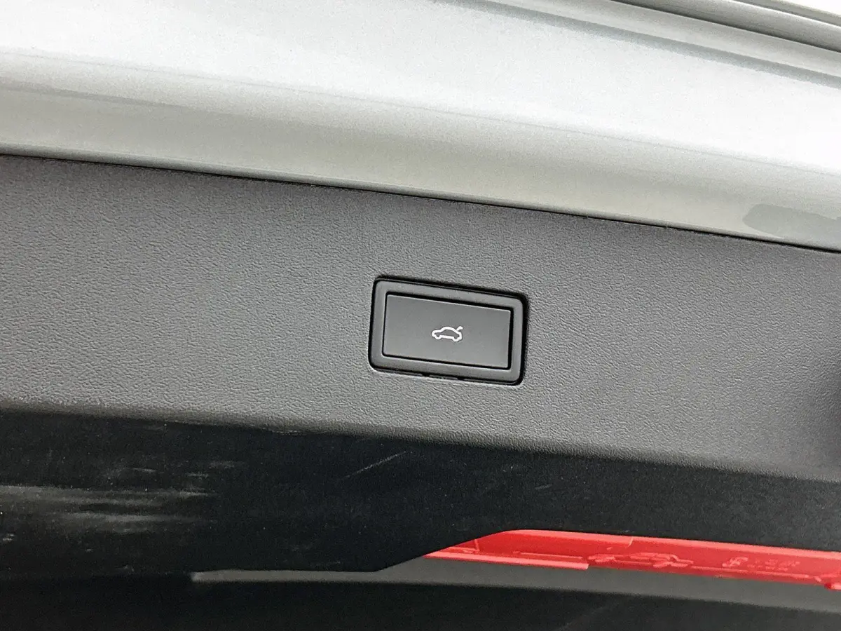 1.5 eHybrid R-Line Edition | SoH 97% | 272 PK | Automaat | Black Style | Lederen Interieur (Memory Seats) | 360* Camera (Helicopter View) | Head-Up Display | Harman-Kardon