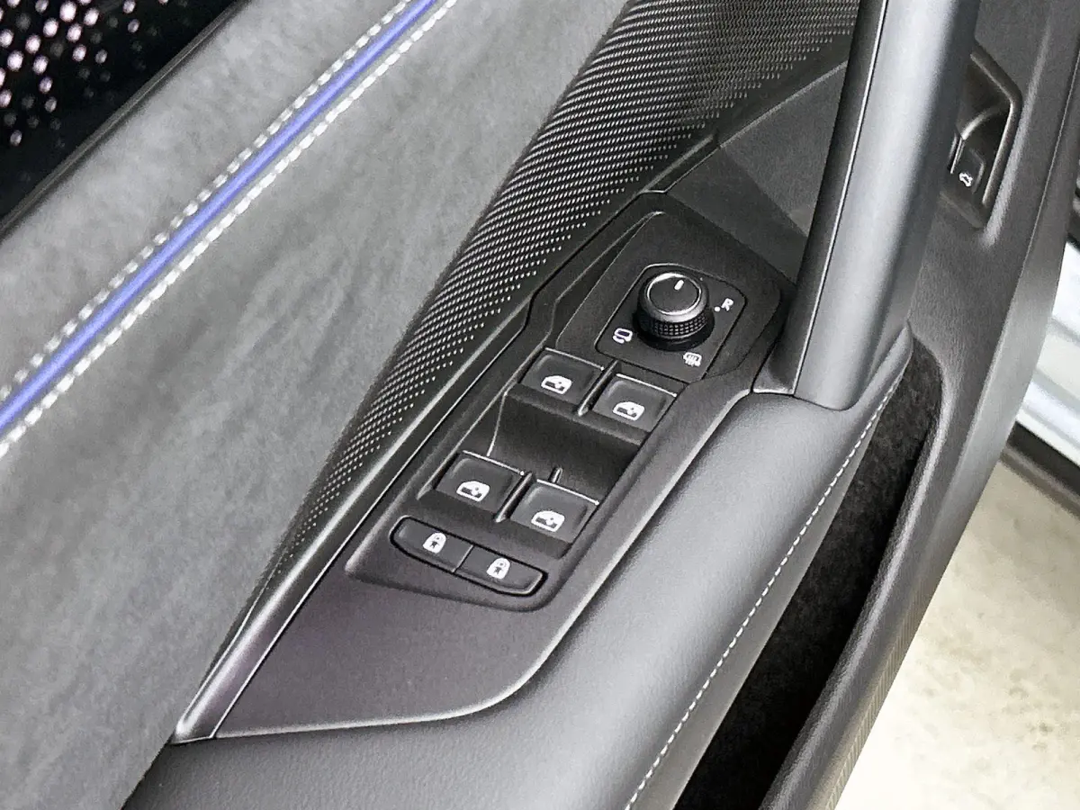 1.5 eHybrid R-Line Edition | SoH 97% | 272 PK | Automaat | Black Style | Lederen Interieur (Memory Seats) | 360* Camera (Helicopter View) | Head-Up Display | Harman-Kardon