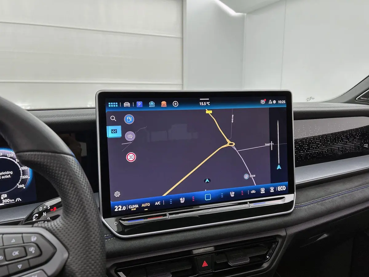 1.5 eHybrid R-Line Edition | SoH 97% | 272 PK | Automaat | Black Style | Lederen Interieur (Memory Seats) | 360* Camera (Helicopter View) | Head-Up Display | Harman-Kardon