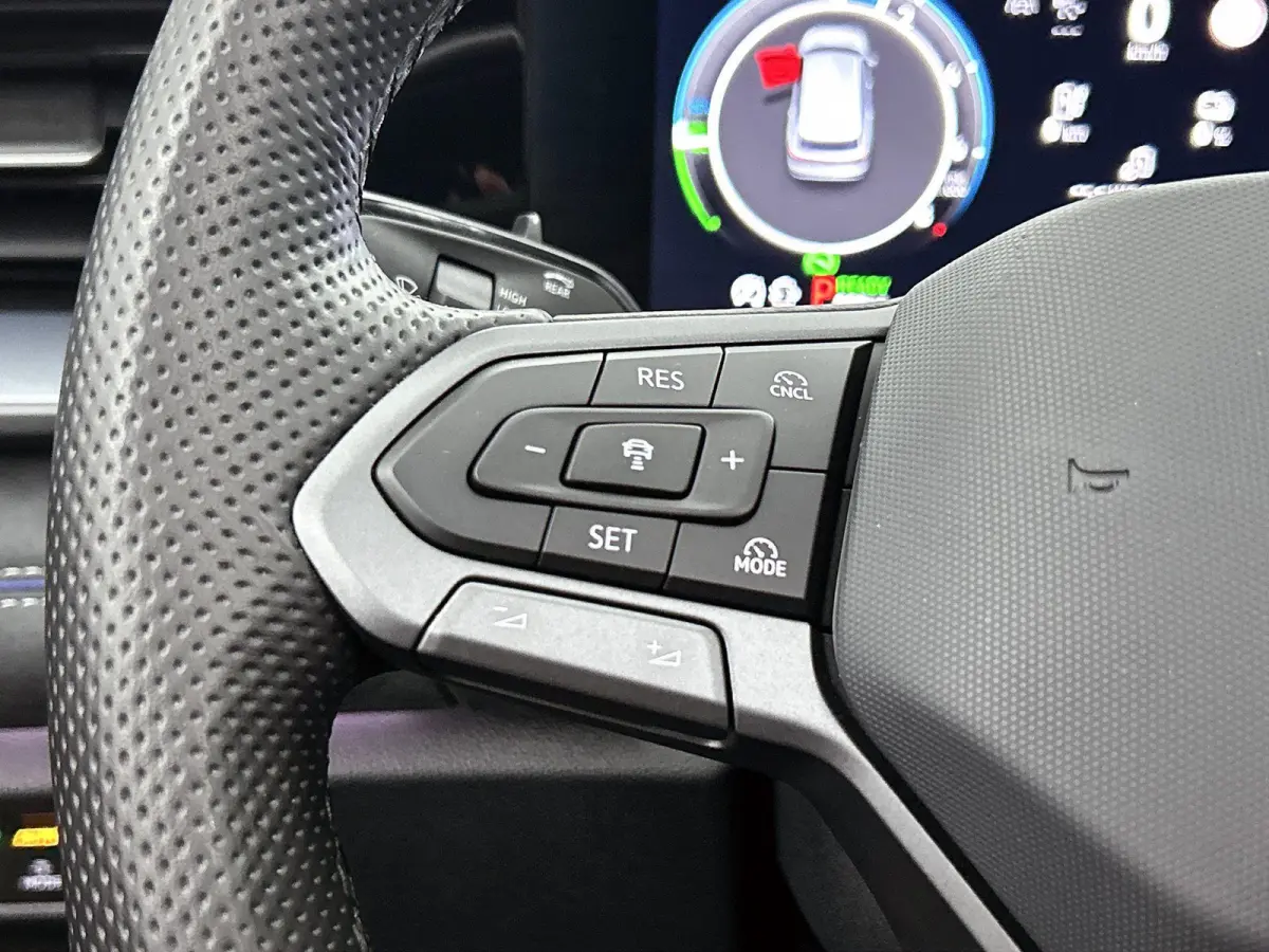 1.5 eHybrid R-Line Edition | SoH 97% | 272 PK | Automaat | Black Style | Lederen Interieur (Memory Seats) | 360* Camera (Helicopter View) | Head-Up Display | Harman-Kardon