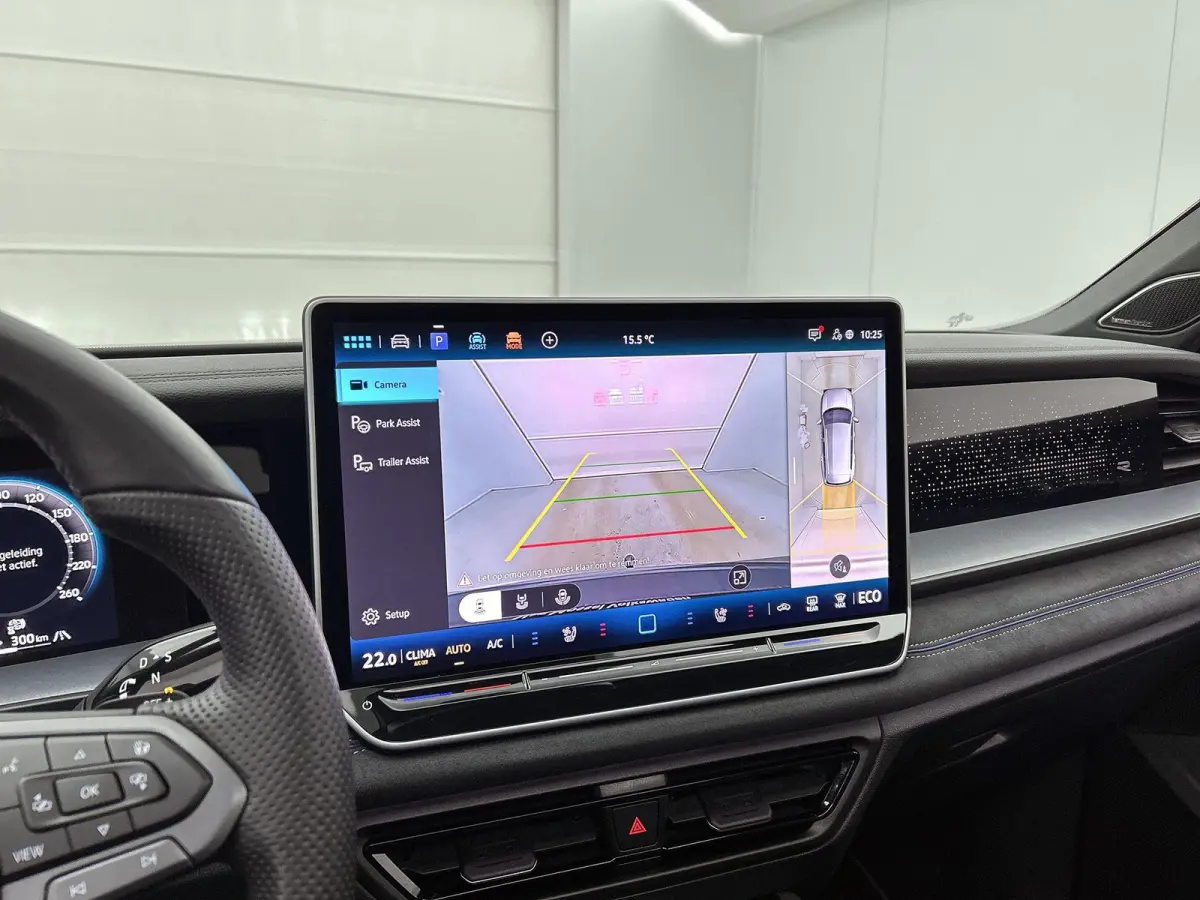 1.5 eHybrid R-Line Edition | SoH 97% | 272 PK | Automaat | Black Style | Lederen Interieur (Memory Seats) | 360* Camera (Helicopter View) | Head-Up Display | Harman-Kardon
