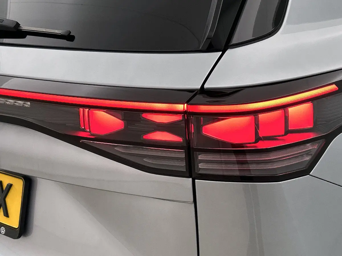 1.5 eHybrid R-Line Edition | SoH 97% | 272 PK | Automaat | Black Style | Lederen Interieur (Memory Seats) | 360* Camera (Helicopter View) | Head-Up Display | Harman-Kardon