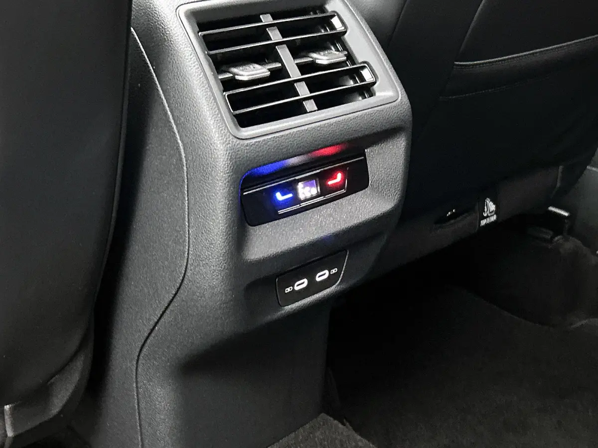 1.5 eHybrid R-Line Edition | SoH 97% | 272 PK | Automaat | Black Style | Lederen Interieur (Memory Seats) | 360* Camera (Helicopter View) | Head-Up Display | Harman-Kardon