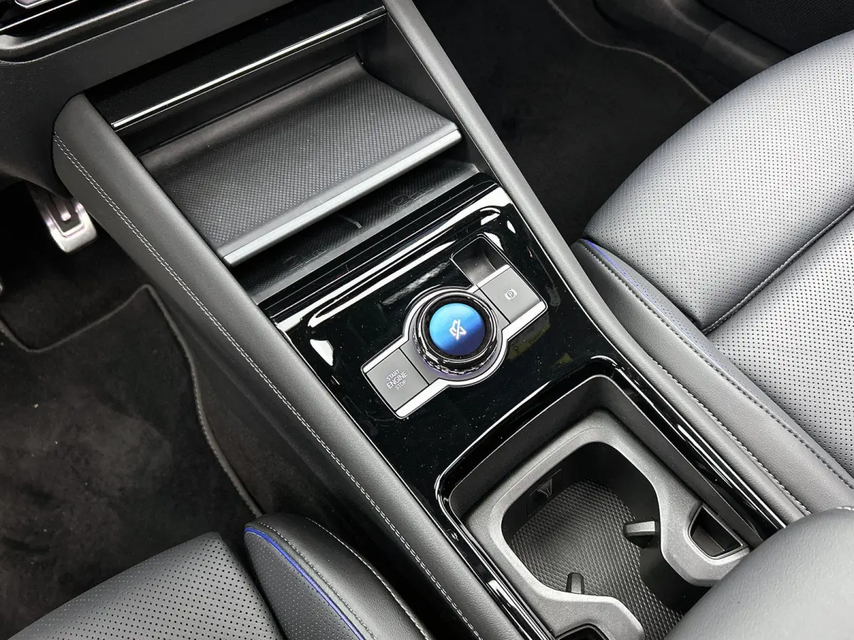 1.5 eHybrid R-Line Edition | SoH 97% | 272 PK | Automaat | Black Style | Lederen Interieur (Memory Seats) | 360* Camera (Helicopter View) | Head-Up Display | Harman-Kardon