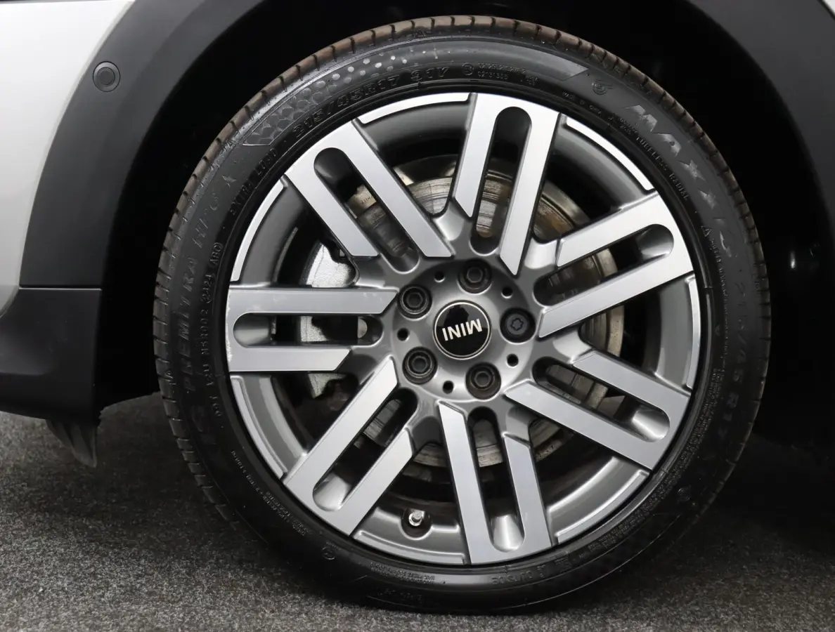 C Classic M | 17 inch Parallel Spoke 2-tone