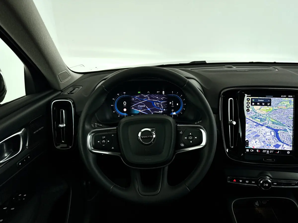 B3 Plus Dark | Panoramadak | Parkeercamera | Harman Kardon | Stoel- en Stuurverwarming
