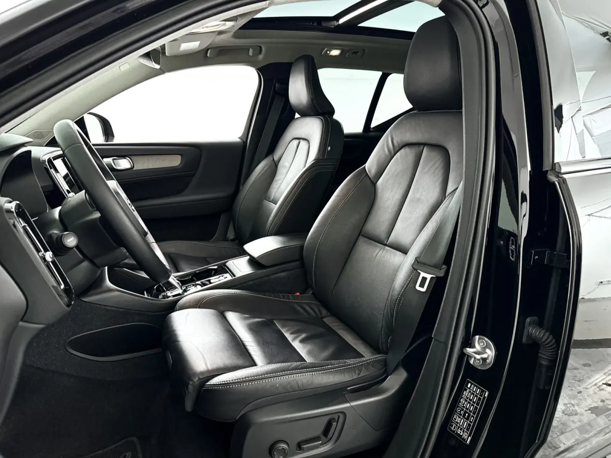 B3 Plus Dark | Panoramadak | Parkeercamera | Harman Kardon | Stoel- en Stuurverwarming