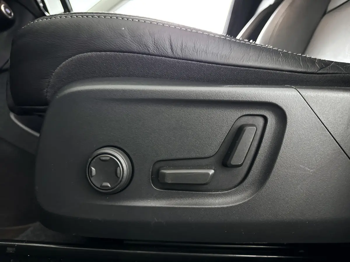 B3 Plus Dark | Panoramadak | Parkeercamera | Harman Kardon | Stoel- en Stuurverwarming