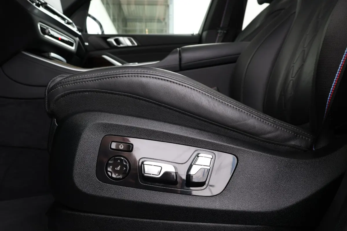 xDrive50e | SoH 100% | Sportpakket Pro | Skylounge | Comfort Stoelen | Driving Assistant Professional | Merino Leder |