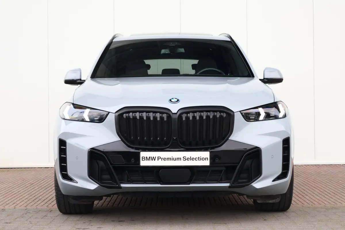 xDrive50e | SoH 100% | Sportpakket Pro | Skylounge | Comfort Stoelen | Driving Assistant Professional | Merino Leder |