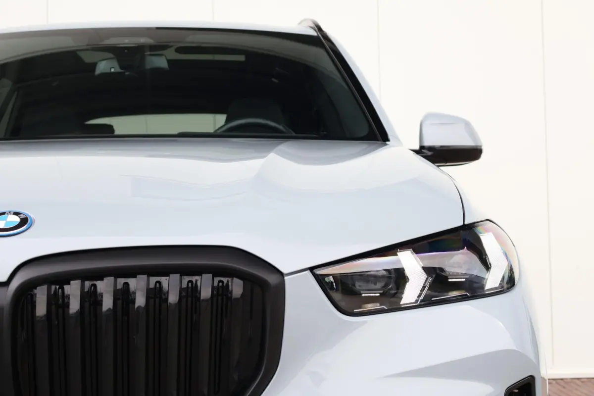xDrive50e | SoH 100% | Sportpakket Pro | Skylounge | Comfort Stoelen | Driving Assistant Professional | Merino Leder |