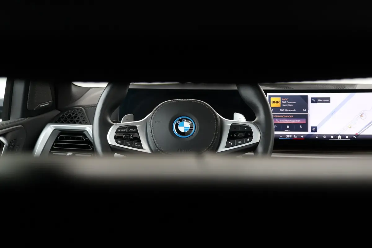 xDrive50e | SoH 100% | Sportpakket Pro | Skylounge | Comfort Stoelen | Driving Assistant Professional | Merino Leder |