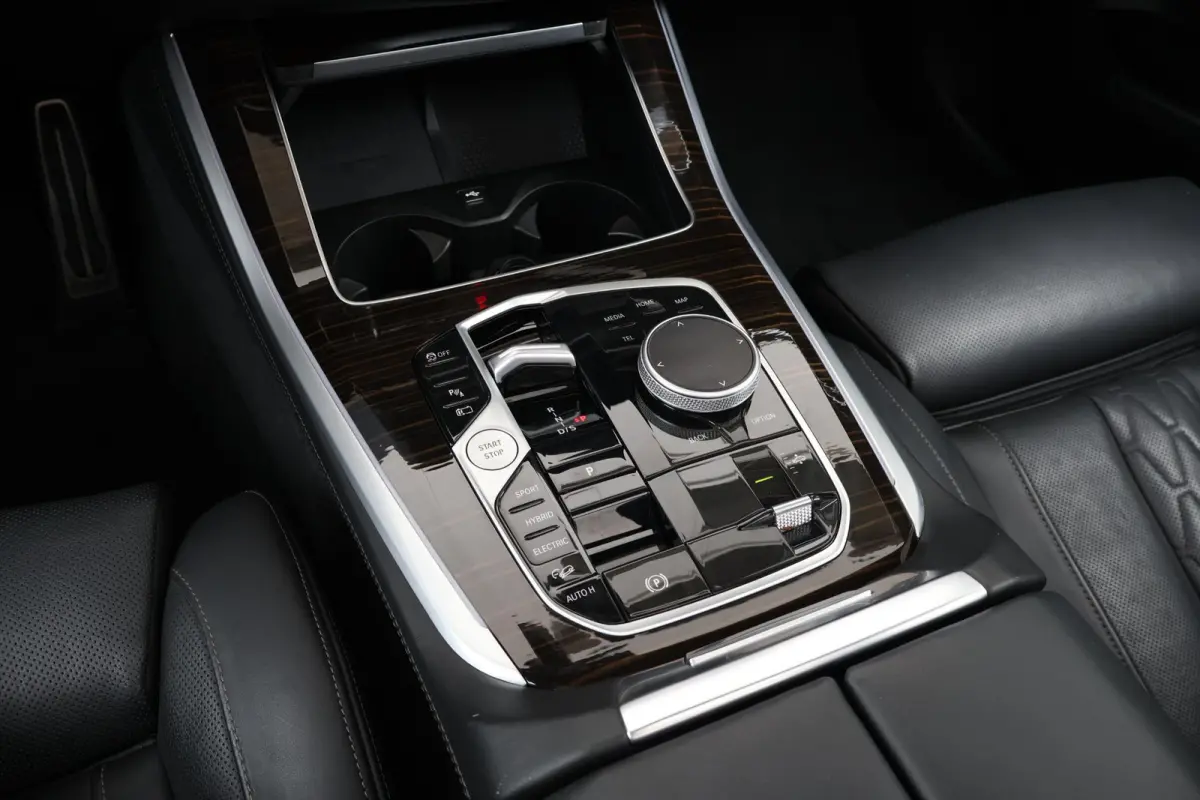 xDrive50e | SoH 100% | Sportpakket Pro | Skylounge | Comfort Stoelen | Driving Assistant Professional | Merino Leder |