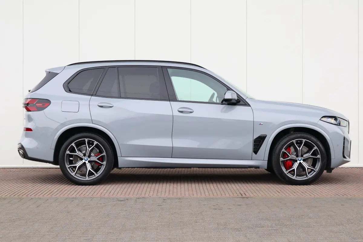xDrive50e | SoH 100% | Sportpakket Pro | Skylounge | Comfort Stoelen | Driving Assistant Professional | Merino Leder |