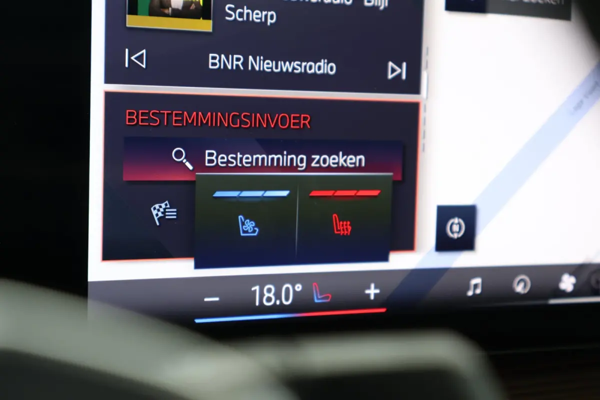 xDrive50e | SoH 100% | Sportpakket Pro | Skylounge | Comfort Stoelen | Driving Assistant Professional | Merino Leder |